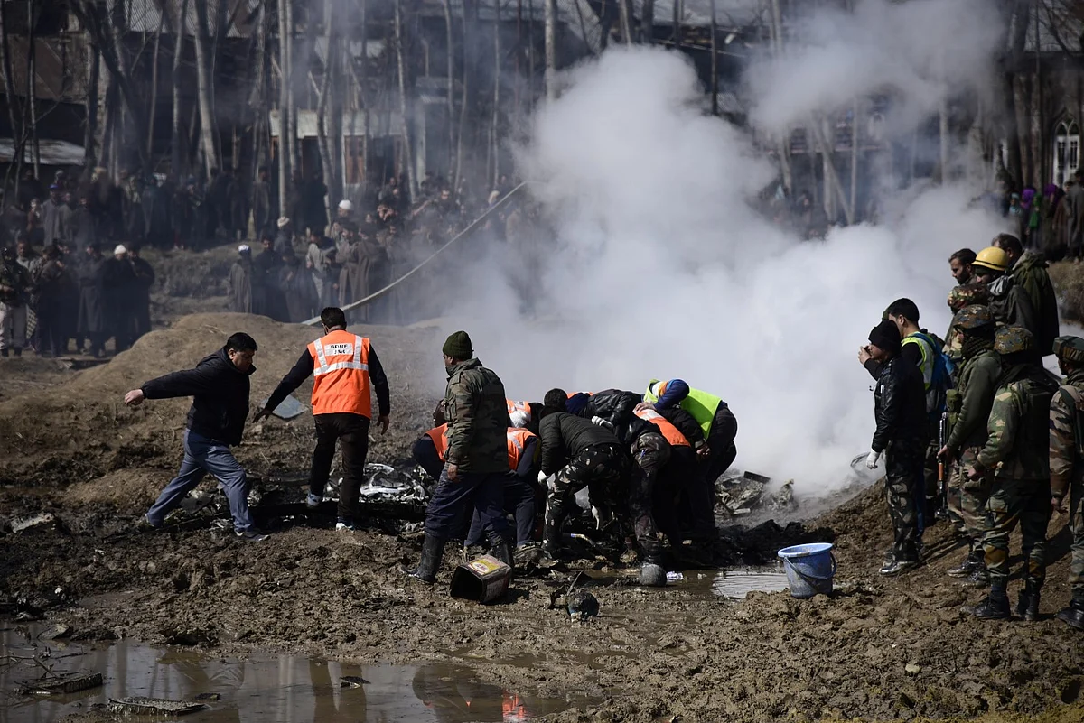 6 IAF Officers, One Civilian Killed in Helicopter Crash in Budgam