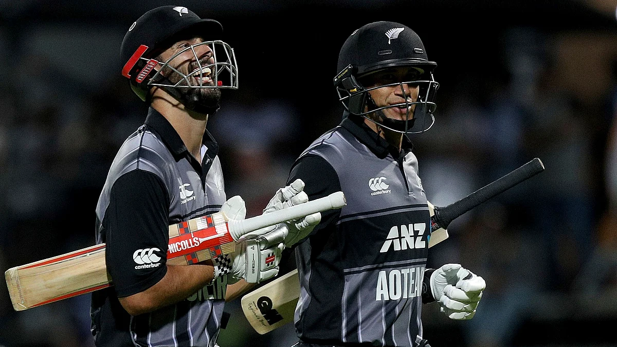 Daryl Mitchell (19) and Ross Taylor (14 off 7) smashed 61 runs in the last five overs.