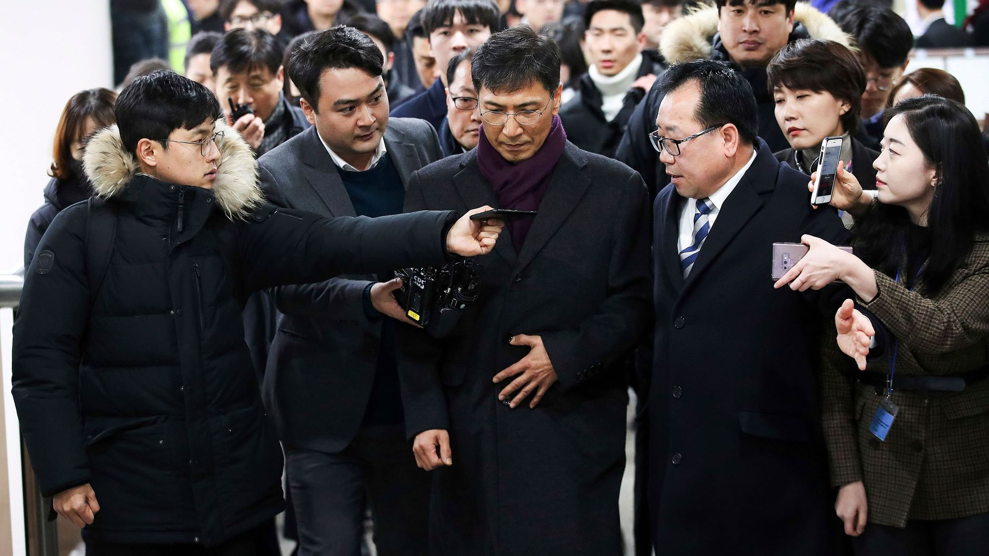 Ahn Hee-jung (center), a former governor of South Korean province, arrives at the Seoul High Court in Seoul, South Korea.