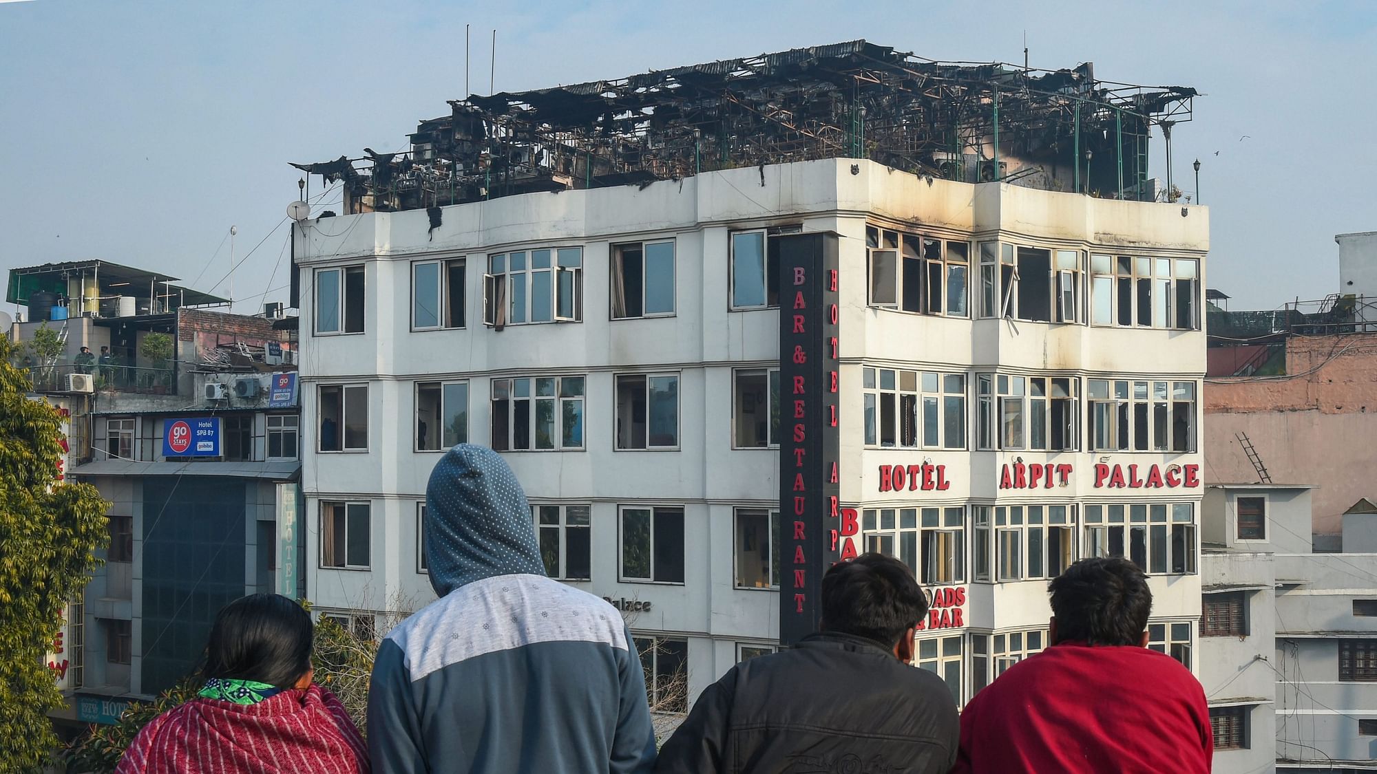 A massive fire broke out in New Delhi at Karol Bagh’s Hotel Arpit Palace on Tuesday, 12 February.&nbsp;