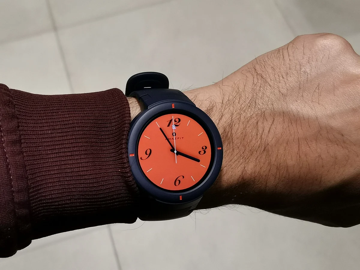 Plenty of watch faces to choose from here.