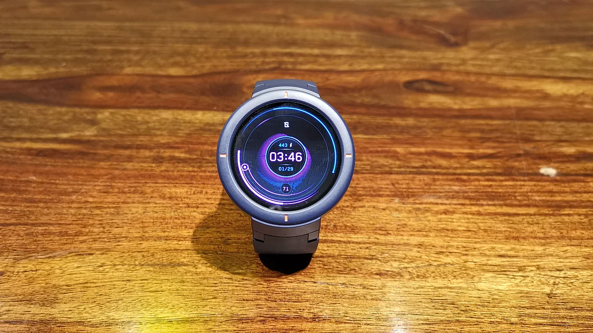 The Amazfit Verge comes with a 1.3-inch AMOLED display.