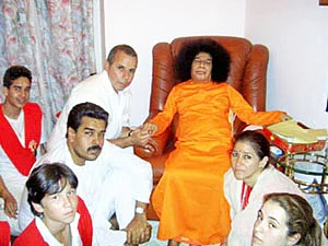 Nicolas Maduro, the then Minister of Foreign Affairs of Venezuela, and his wife Cilia with Sathya Sai Baba in 2005.
