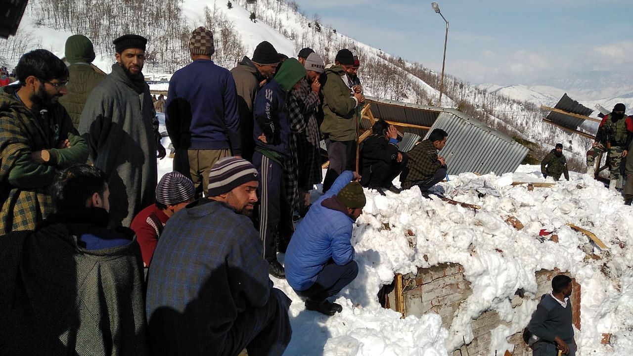 A couple died after getting caught under an avalanche in Anantnag district of Jammu and Kashmir.
