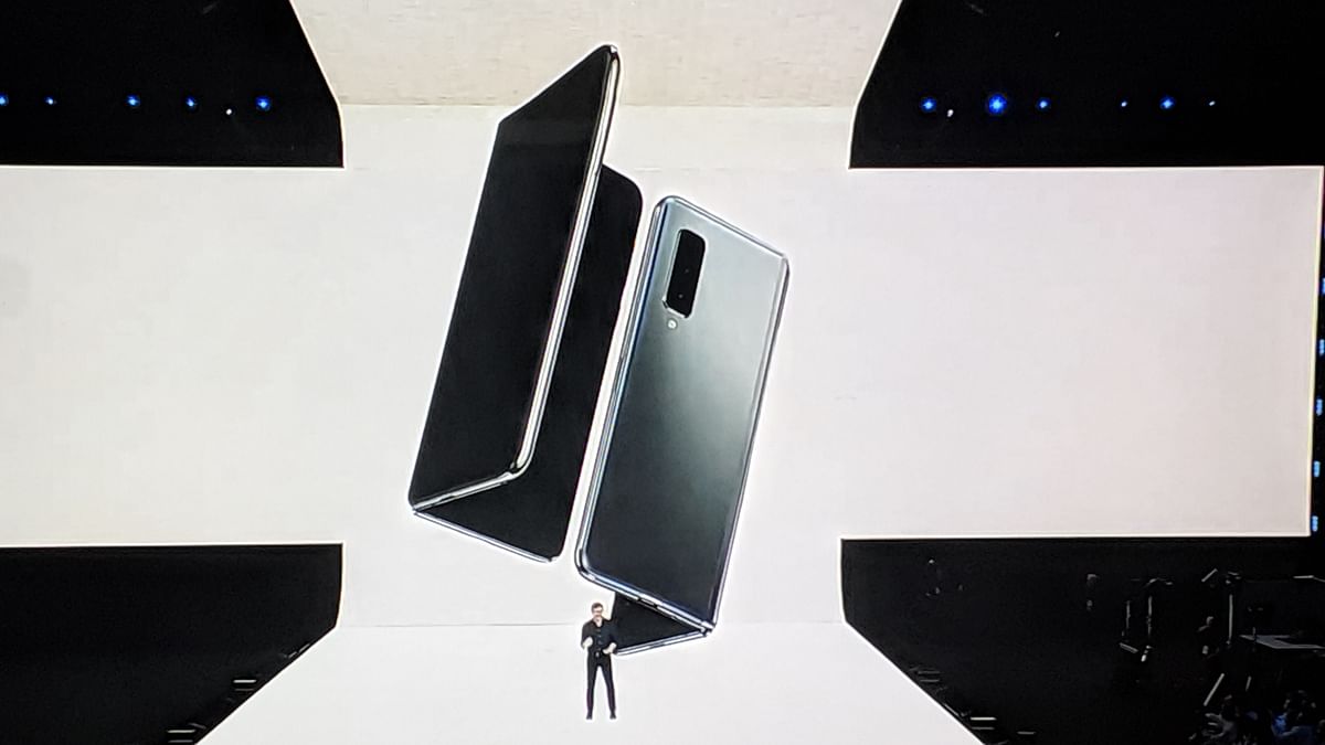 Samsung has unveiled the first market-ready phone with a foldable screen, running on Android. 