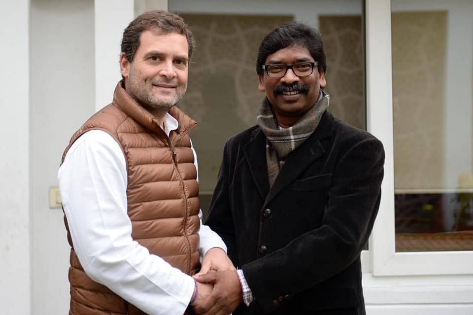 Congress President Rahul Gandhi and JMM Working President Hemant Soren met and finalised the alliance between the two parties in Jharkhand.&nbsp;