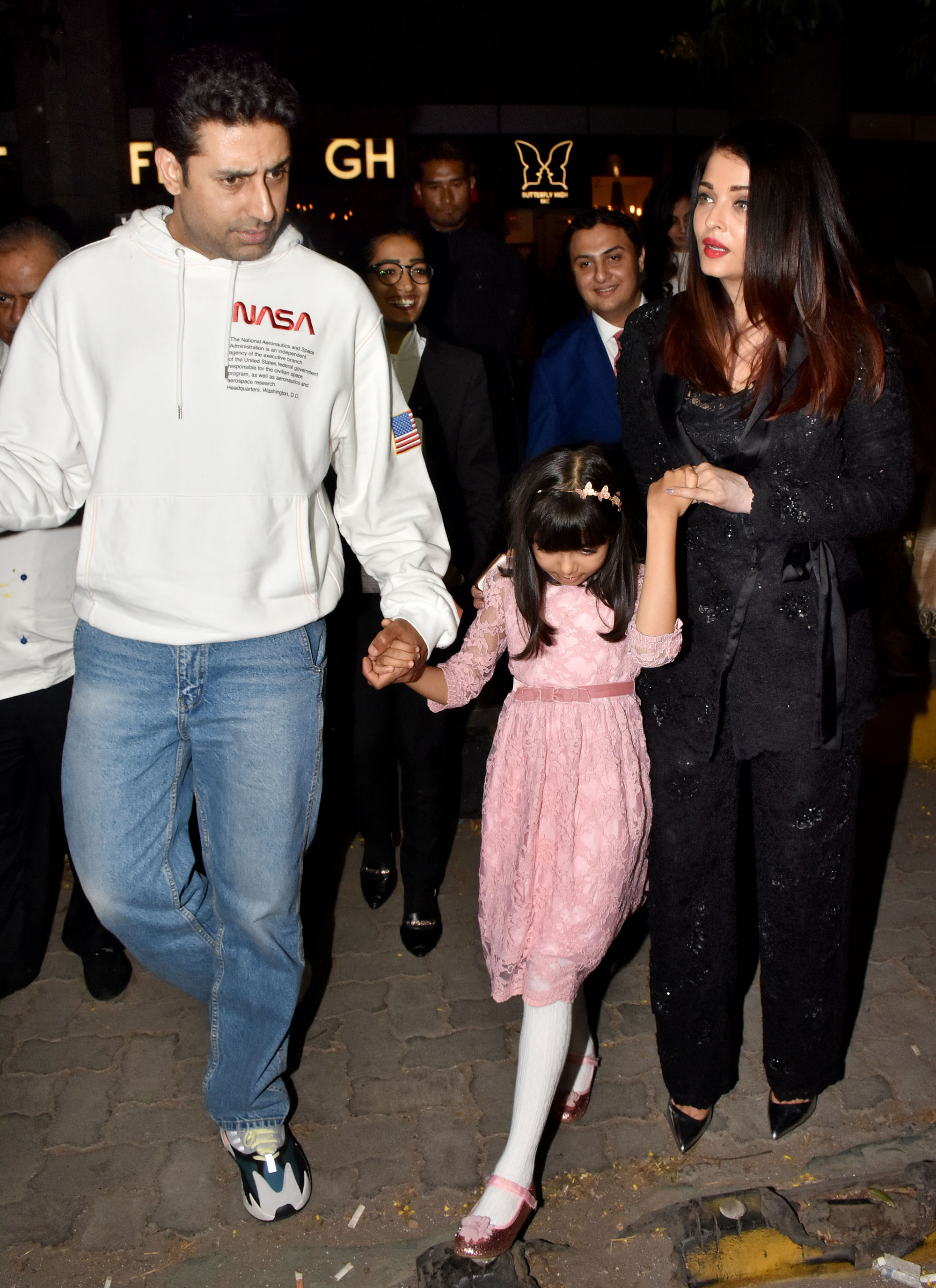 Aishwarya Rai dine out with Aaradhya, Abhishek and Vrinda Rai in