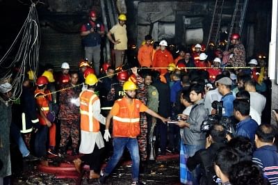 DHAKA, Feb  21, 2019 (Xinhua)  Rescuers work at a fire site in Dhaka, Bangladesh, Feb. 21, 2019. At least 40 people were killed and scores injured in a fire that ripped through a building in Bangladesh capital Dhaka Wednesday night, local media reported.  The fire broke out at around 10 p.m. local time at a building in old Dhaka. The flames then quickly spread to other buildings nearby, said a local fire service official. (Xinhua/Salim Reza/IANS)