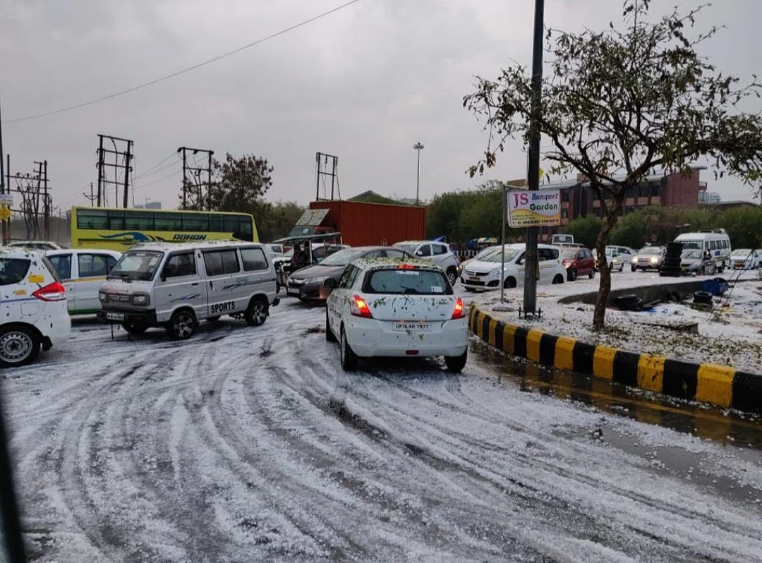Hailstorm also caused a lot of traffic jam in Noida.