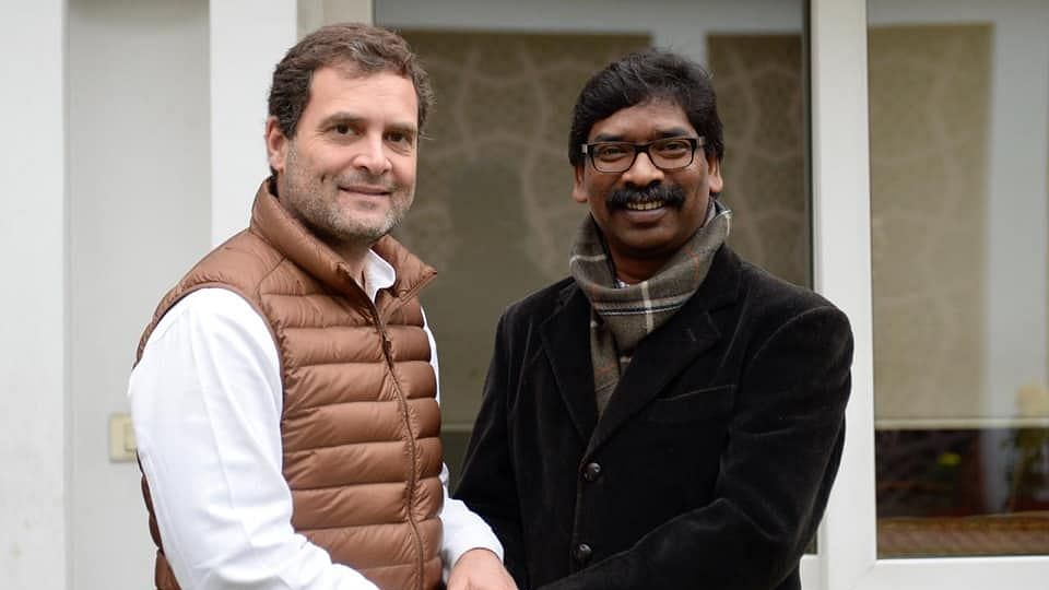 Congress President Rahul Gandhi and JMM Working President Hemant Soren met and finalised the alliance between the two parties in Jharkhand.&nbsp;