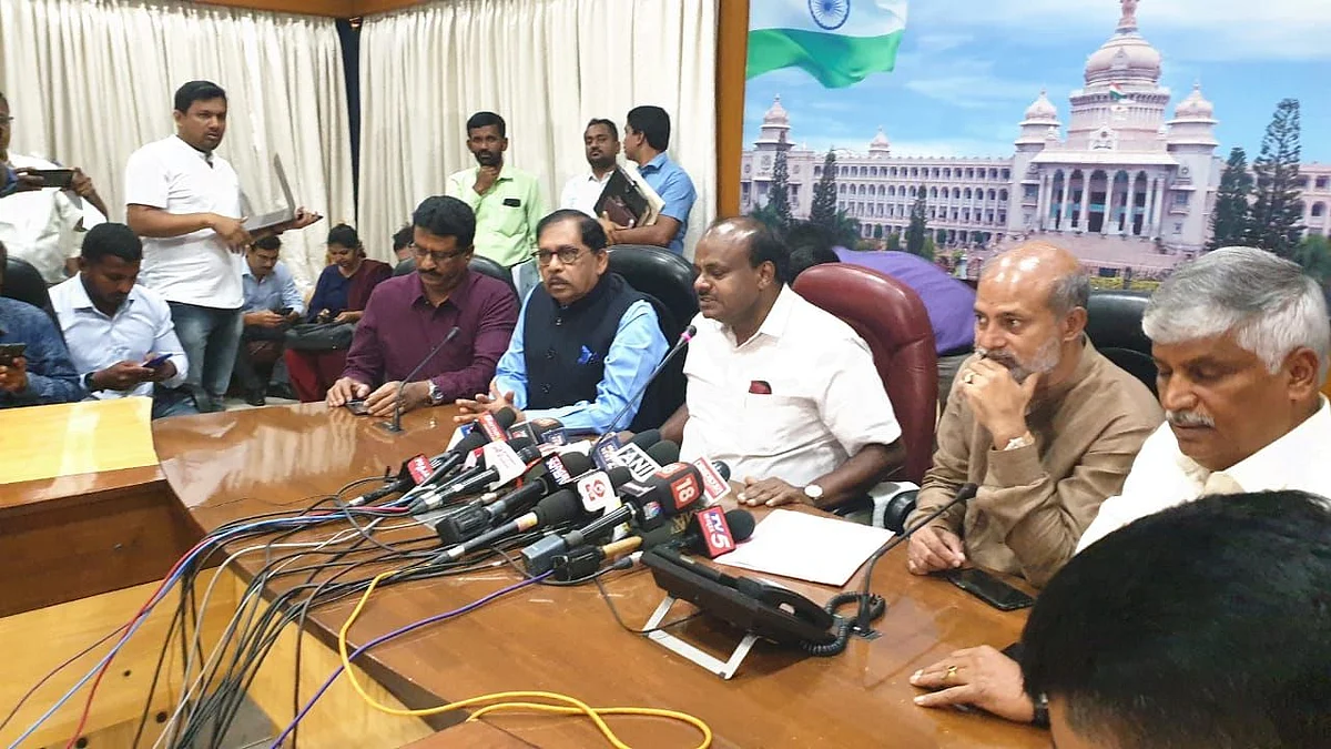 HD Kumaraswamy at the emergency press meet.
