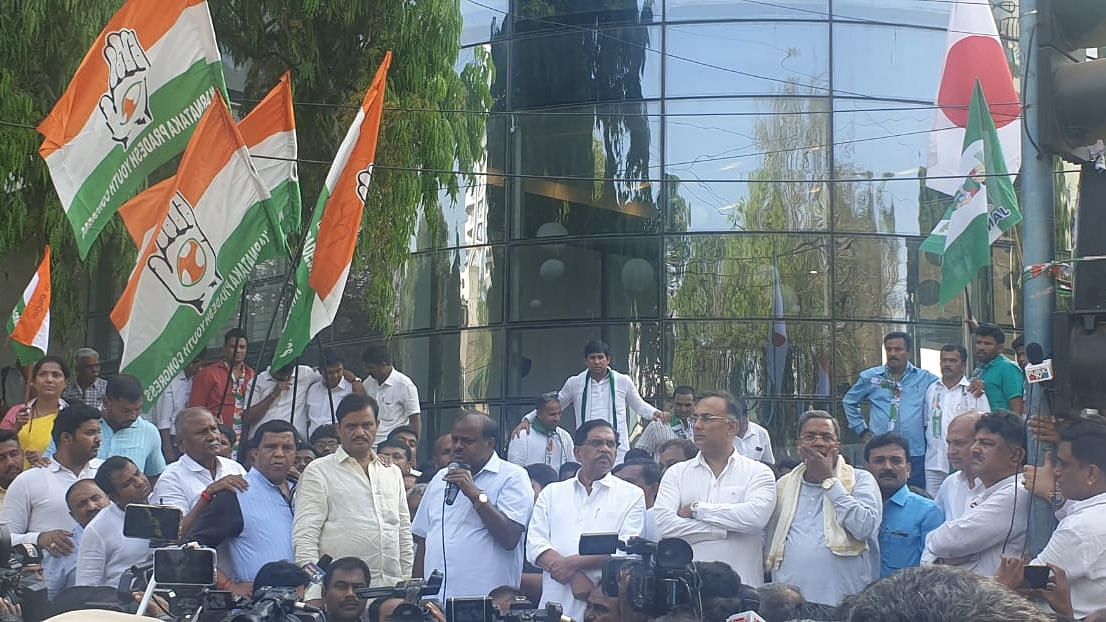 CM Kumaraswamy with senior coalition leaders outside the I-T office in Bengaluru.