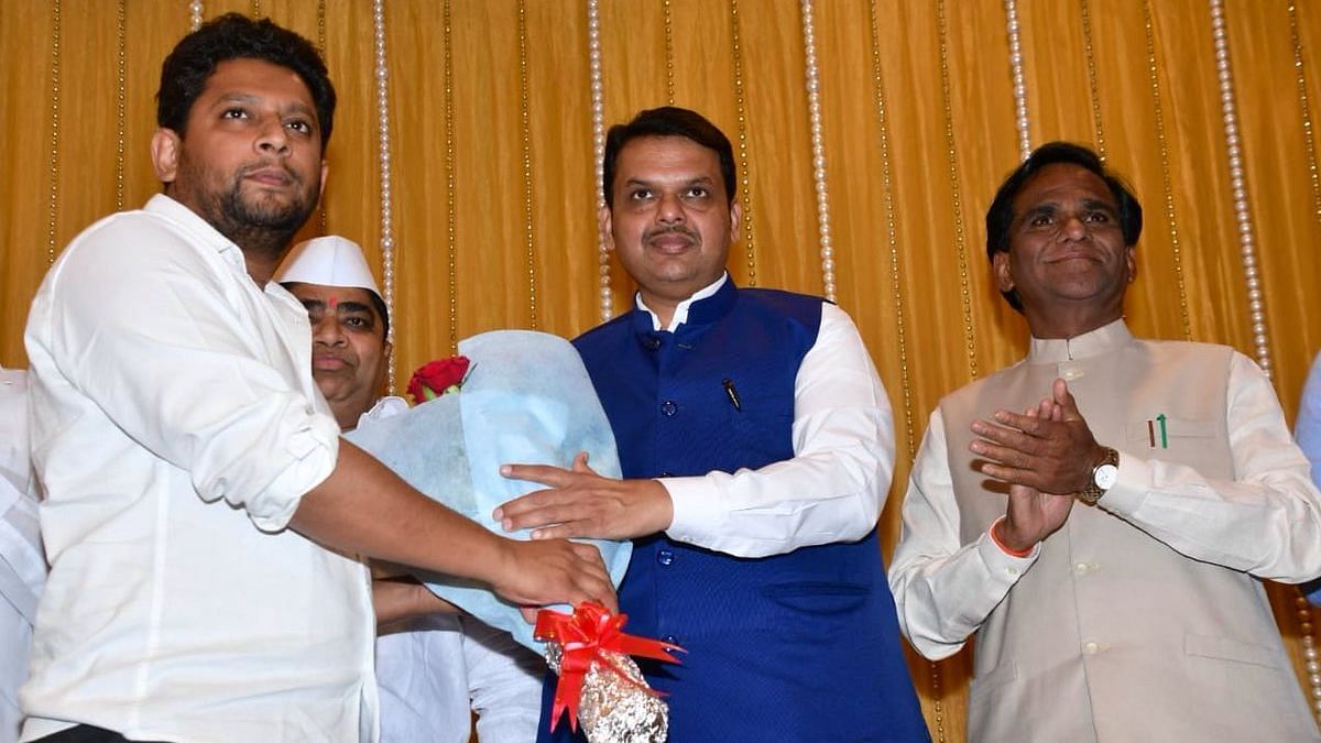 Sujay Vikhe Patil (L) joins the BJP in the presence of Chief Minister Devendra Fadnavis.
