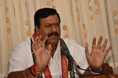 Hyderabad: Congress leader P Sudhakar Reddy addresses a press conference in Hyderabad on Dec 21, 2018. (Photo: IANS)