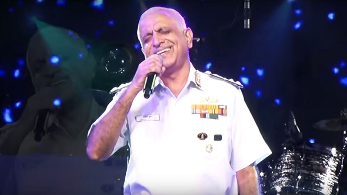 Retired Vice Admiral Girish Luthra won our hearts with his rendition of ‘Ghar Se Nikalte Hi’.&nbsp;