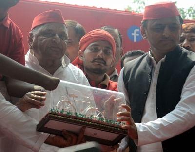 New Delhi: Samajwadi Party (SP) patriarch Mulayam Singh Yadav and his son, party president Akhilesh Yadav during a programme organised to conclude the party