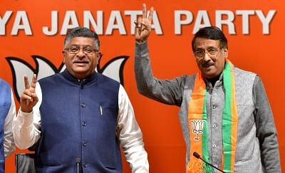 New Delhi: Congress leader Tom Vadakkan joins BJP in the presence of Union Minister and BJP leader Ravi Shankar Prasad in New Delhi, on March 14, 2019. (Photo: IANS)