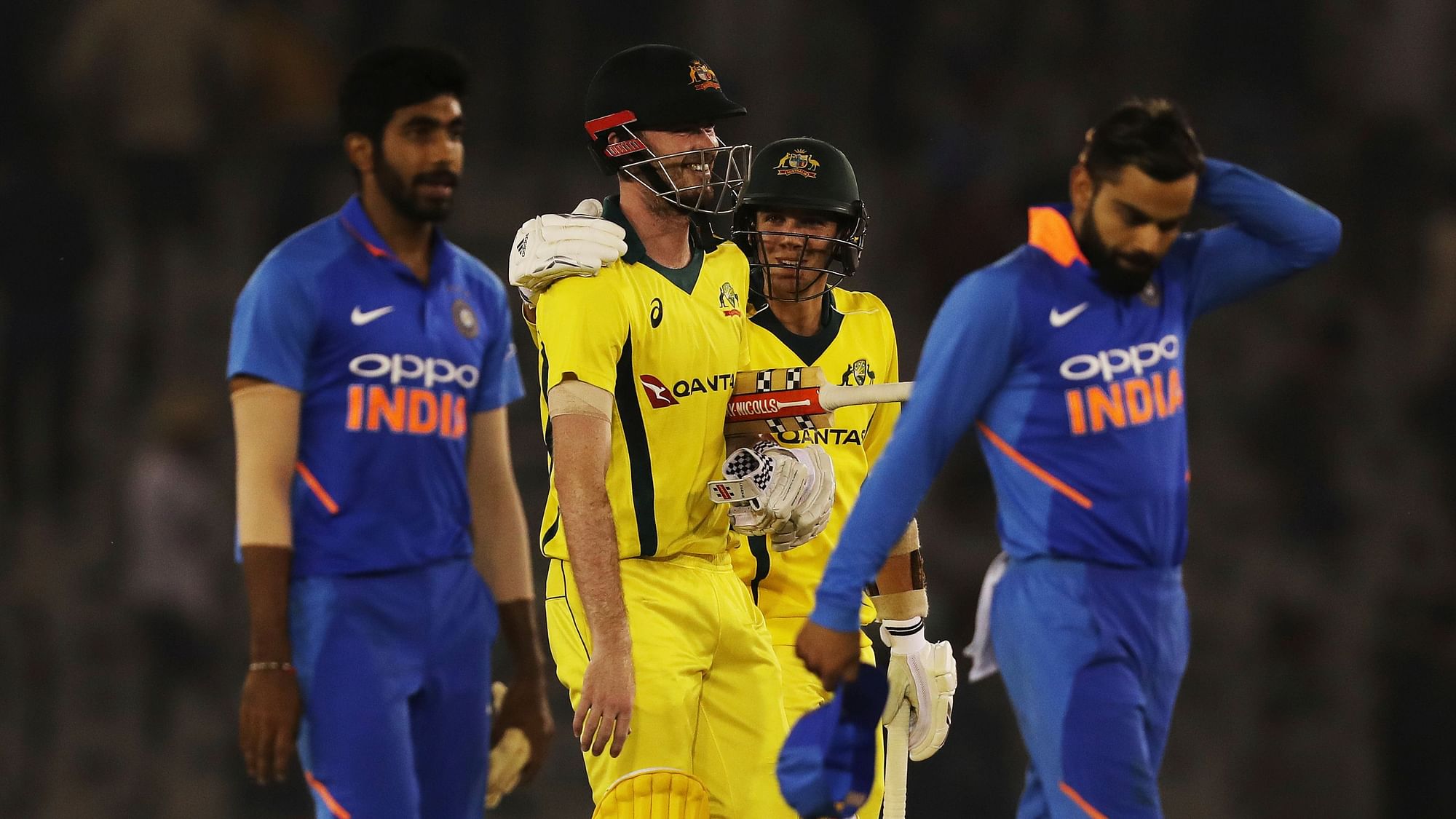Australia beat India by 4 wickets in the fourth ODI to level the series 2-2.&nbsp;