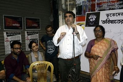 Kolkata: Filmmaker Anik Dutta addresses at a demonstration against the withdrawal of his film "Bhobishyoter Bhoot" (Ghost of the Future) from almost all multiplexes and single screen theatres in West Bengal; in Kolkata on Feb 21, 2019. (Photo: IANS)