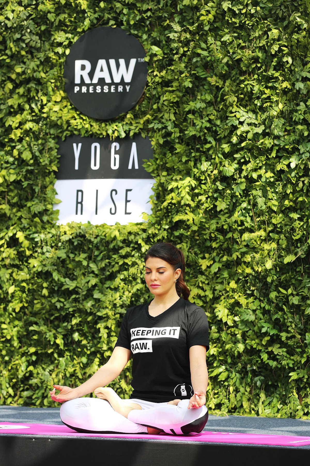 Jacqueline Fernandez Diet Plan, Fitness Secrets; Take Mental Peace