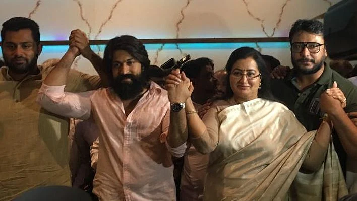 Sumlatha, along with actors Yash and Darshan, during the press conference in Bengaluru. 