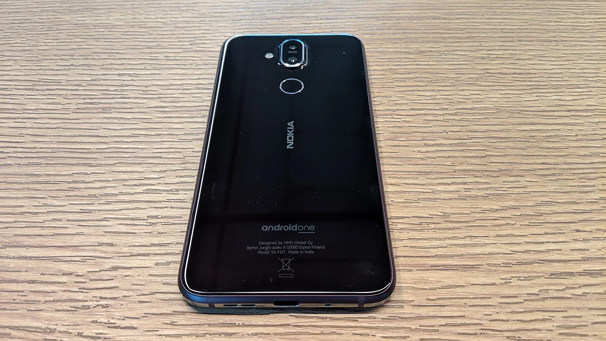 Nokia 8.1 has a refreshing design with sturdy finishing, but a delicate body.
