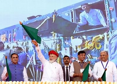 Jamnagar: Prime Minister Narendra Modi flags off various development projects in Gujarat
