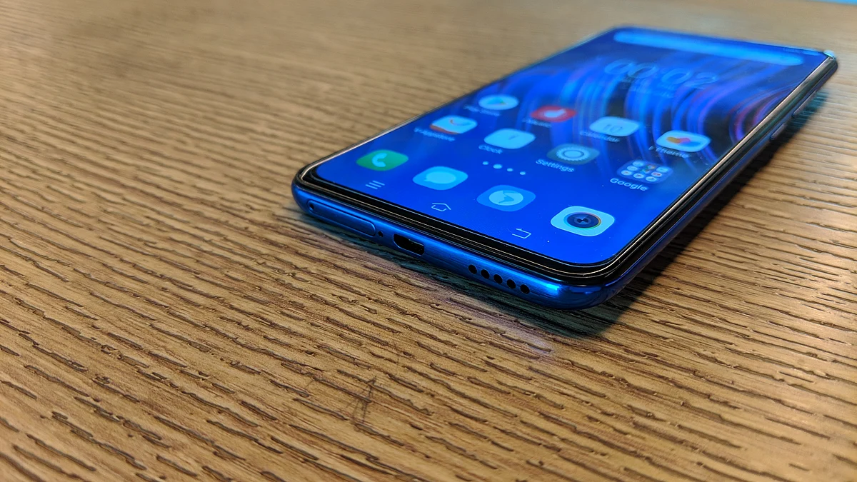 Vivo has gone for elegance without splurging on a glass body.