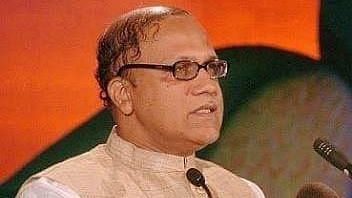 Senior Congress leader Digambar Kamat is rumoured to join BJP.