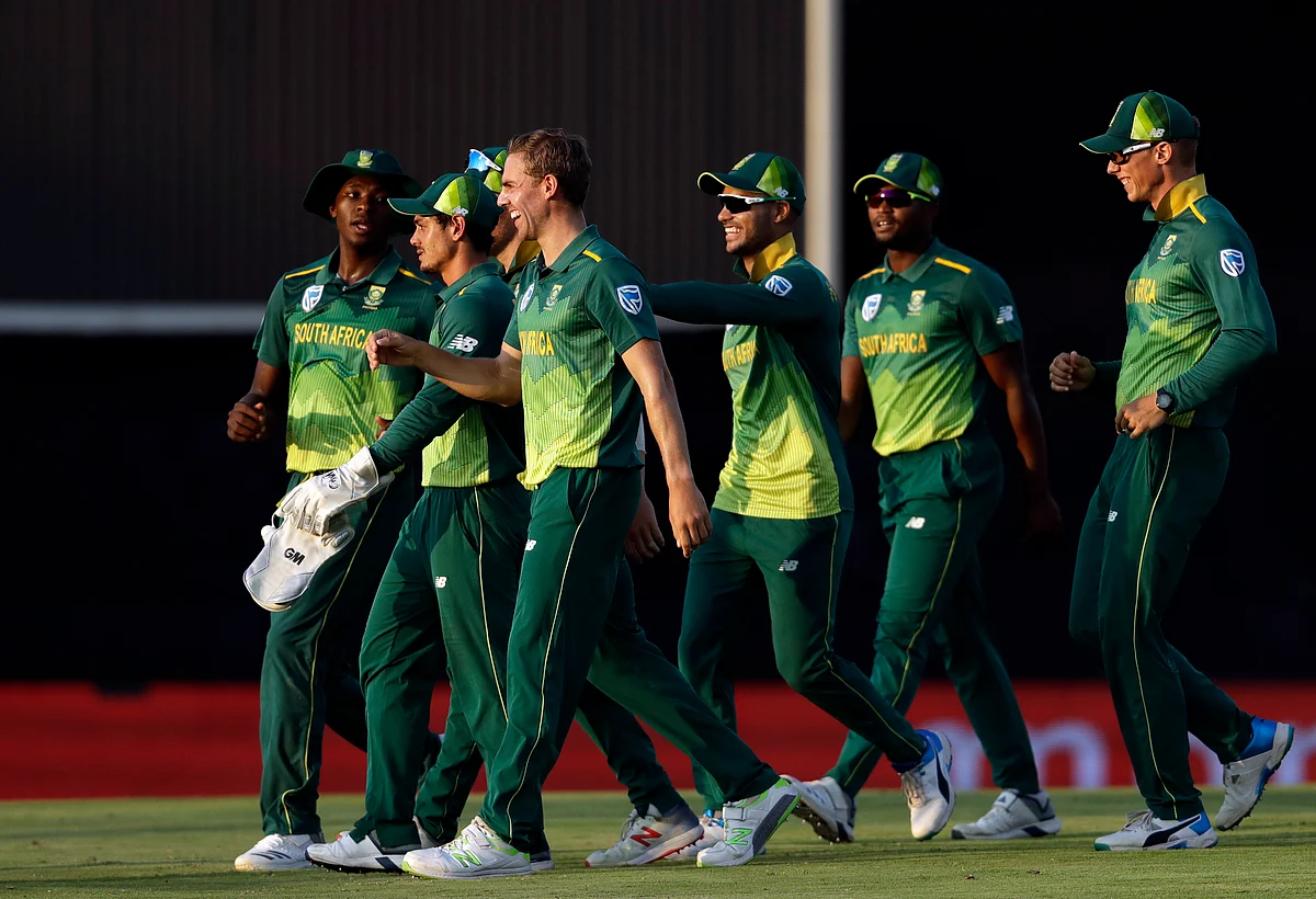 South Africa’s three fast bowlers combined to reduce Sri Lanka to 116-6 and there was no way back for the tourists after that.