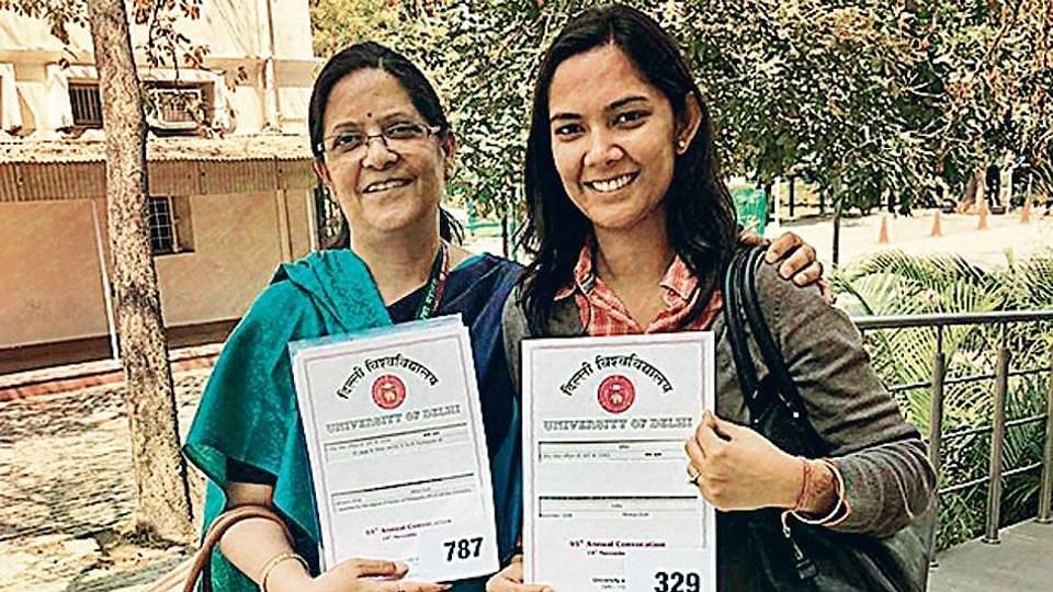For the first time in Delhi University, a mother and daughter become PhD doctors, on the same day!&nbsp;