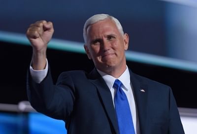 Pence Calls for Landing US Astronauts on Moon in 5 years