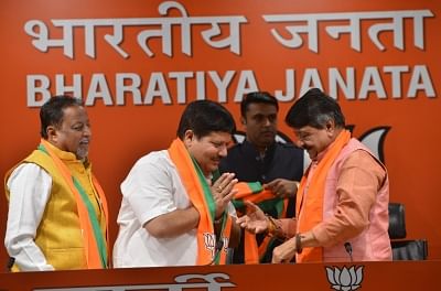 New Delhi: Trinamool Congress (TMC) MLA Arjun Singh (C) joins BJP in the presence of BJP leaders Mukul Roy and Kailash Vijayvargiya, in New Delhi on March 14, 2019. (Photo: IANS)