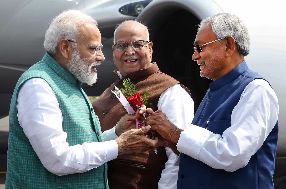 Patna: Prime Minister Narendra Modi greeted by Bihar CM Nitish Kumar as Governor Lalji Tandon looks on his arrival at Jai Prakash Narayan airport in Patna.