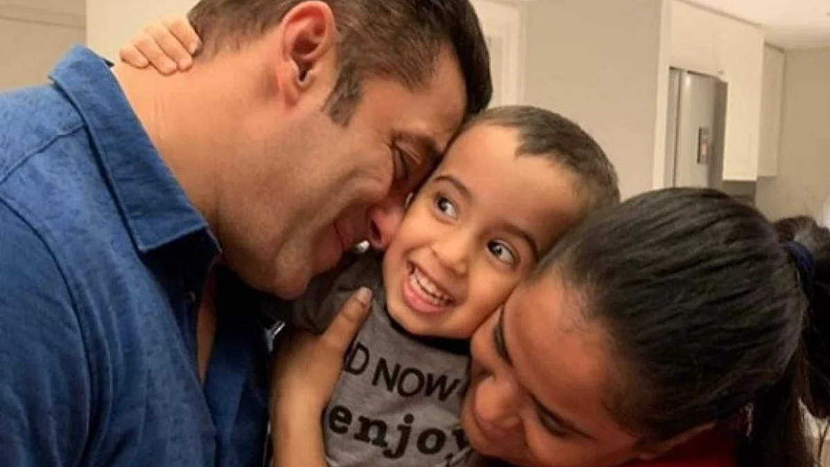 Arpita on Instagram posted a photograph, where Ahil can be seen clinging to the Dabangg star and his mother on each side.