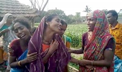 Murshidabad: The aggrieved family members of Tiyarul Sheikh, who was killed after the workers of TMC and Congress clashed during the third phase of 2019 Lok Sabha elections, in West Bengal