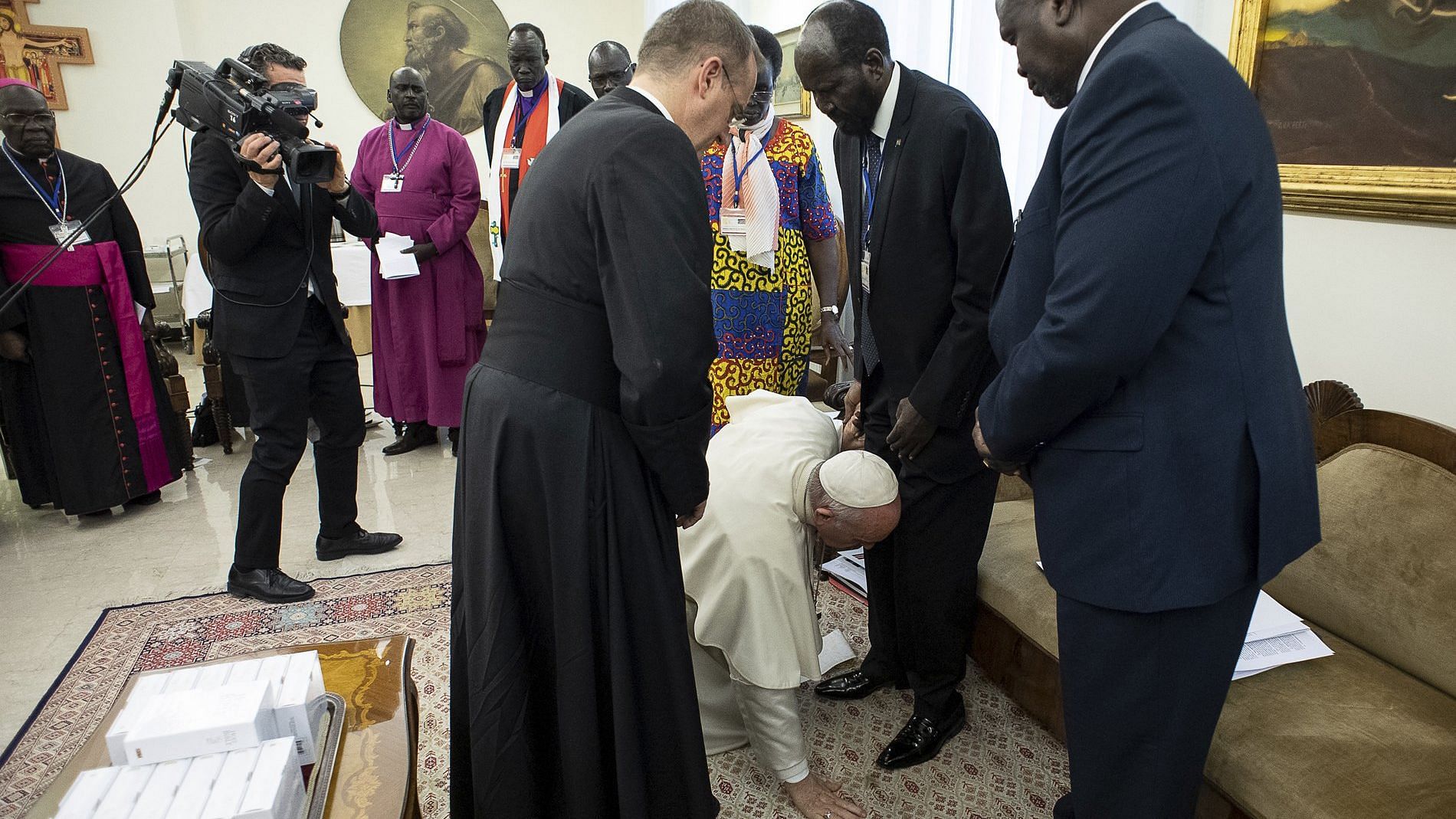 Pope Francis kneels to kiss the feet of South Sudan’s President Salva Kiir Mayardit.