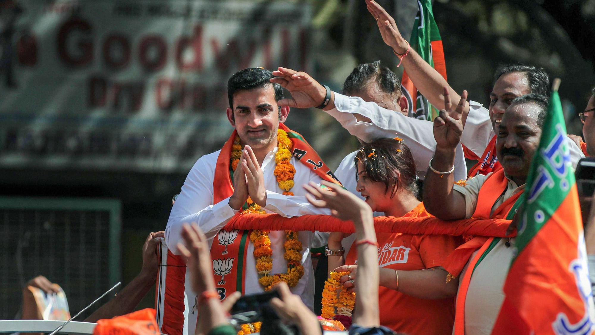 Gautam Gambhir has offered to release rupees 50 lakh  for the equipment to treat coronavirus patients in Delhi government hospitals.