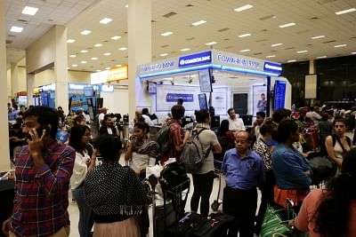 Colombo, April 22, 2019 (Xinhua) -- Passengers queue up for taxi at the Bandaranaike International Airport in Colombo, Sri Lanka, April 22, 2019. The death toll from the multiple blasts that ripped through Sri Lanka on Sunday rose to 228 while 450 others were injured, local media quoting hospital sources said. (Xinhua/Wang Shen/IANS)
