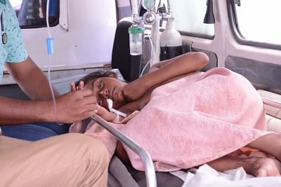 Colombo, April 22, 2019 (Xinhua) -- A girl receives medical treatment in a hospital in Negombo, north of Colombo, Sri Lanka, April 21, 2019. Sri Lankan Police said on Sunday that 13 people had been arrested over a series of blasts which killed 228 people across the island nation. (Xinhua/Samila/IANS)