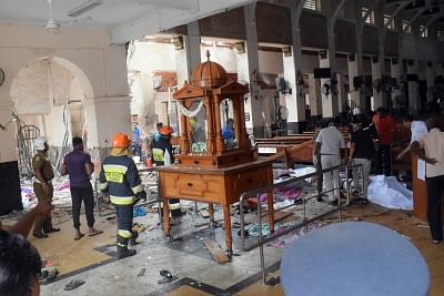 Colombo, April 22, 2019 (Xinhua) -- People work at a blast scene at St. Anthony