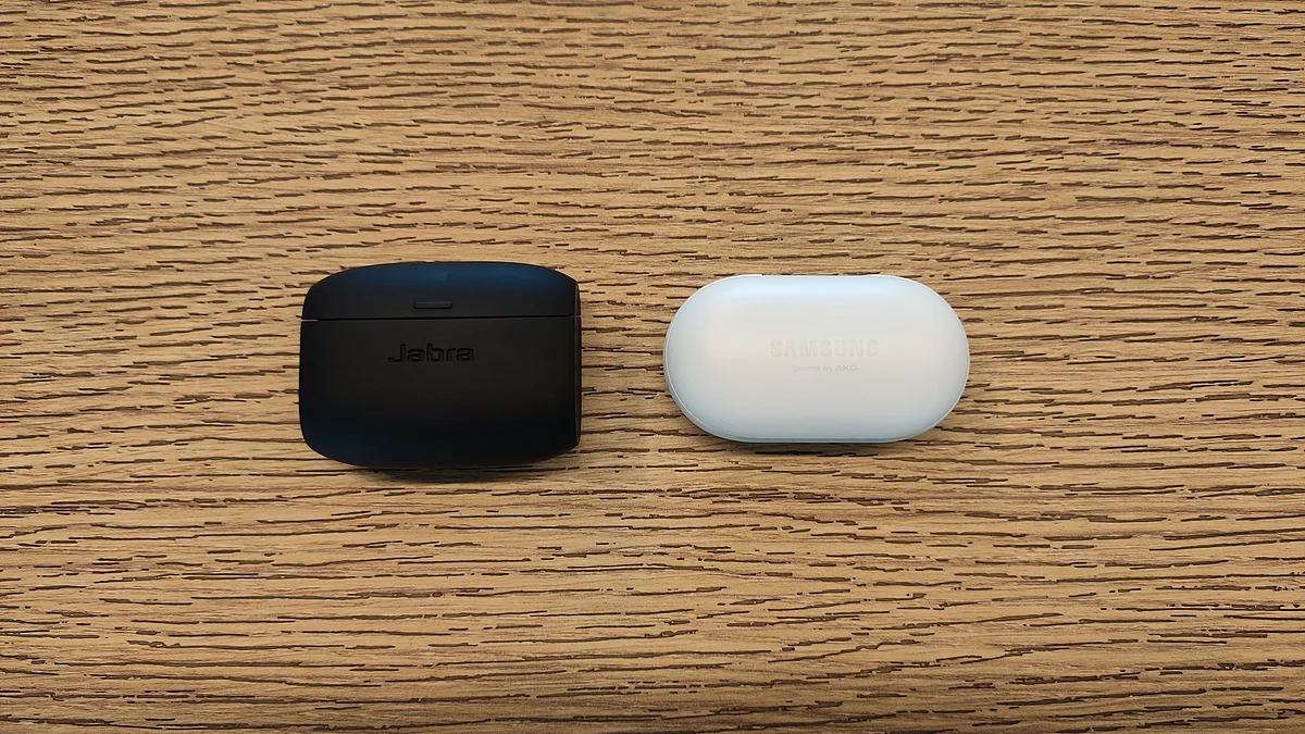The Jabra Evolve 65t offers one-touch voice assistant feature.