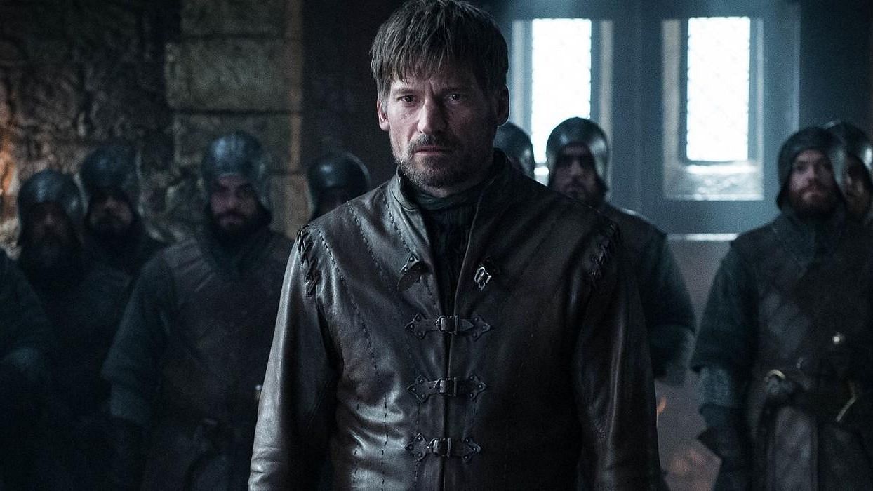 Jaime Lannister stands before Daenarys Stormborn after arriving at Winterfell.