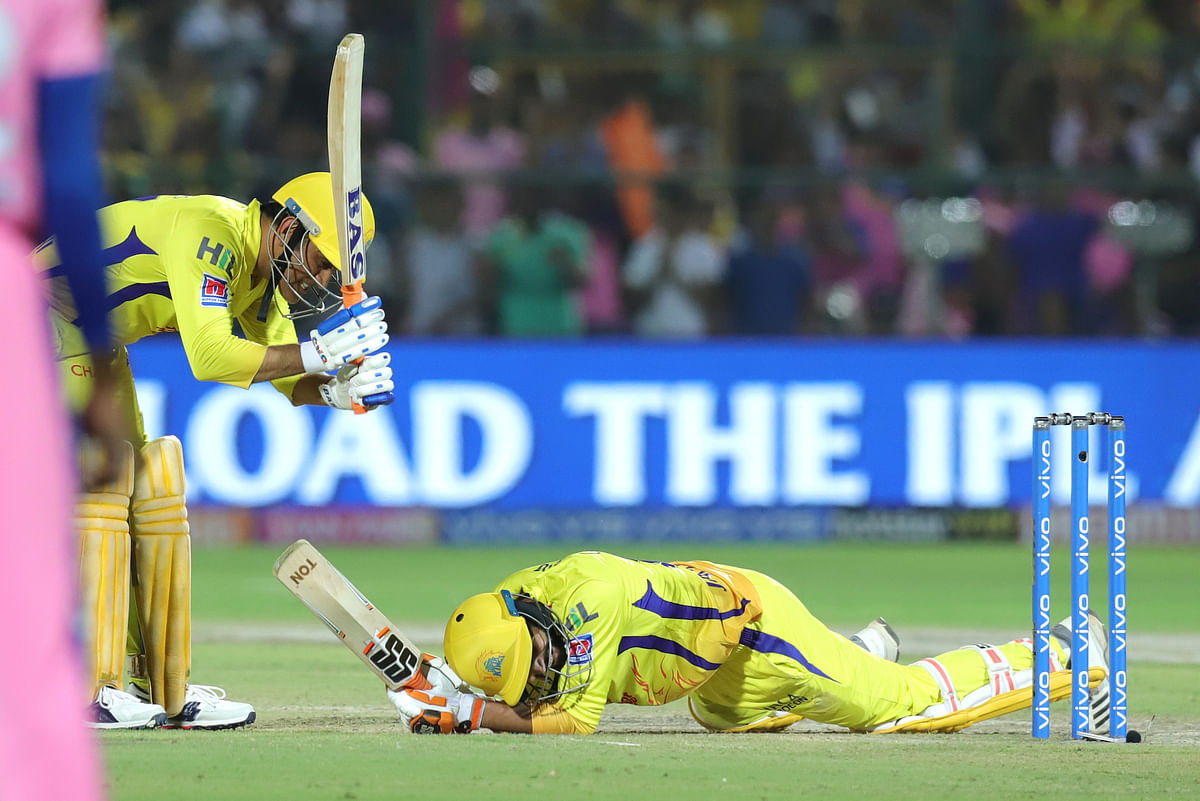 IPL 2019:  Twitter in splits after both Jadeja and Stokes fall down in the sapce of one ball. 