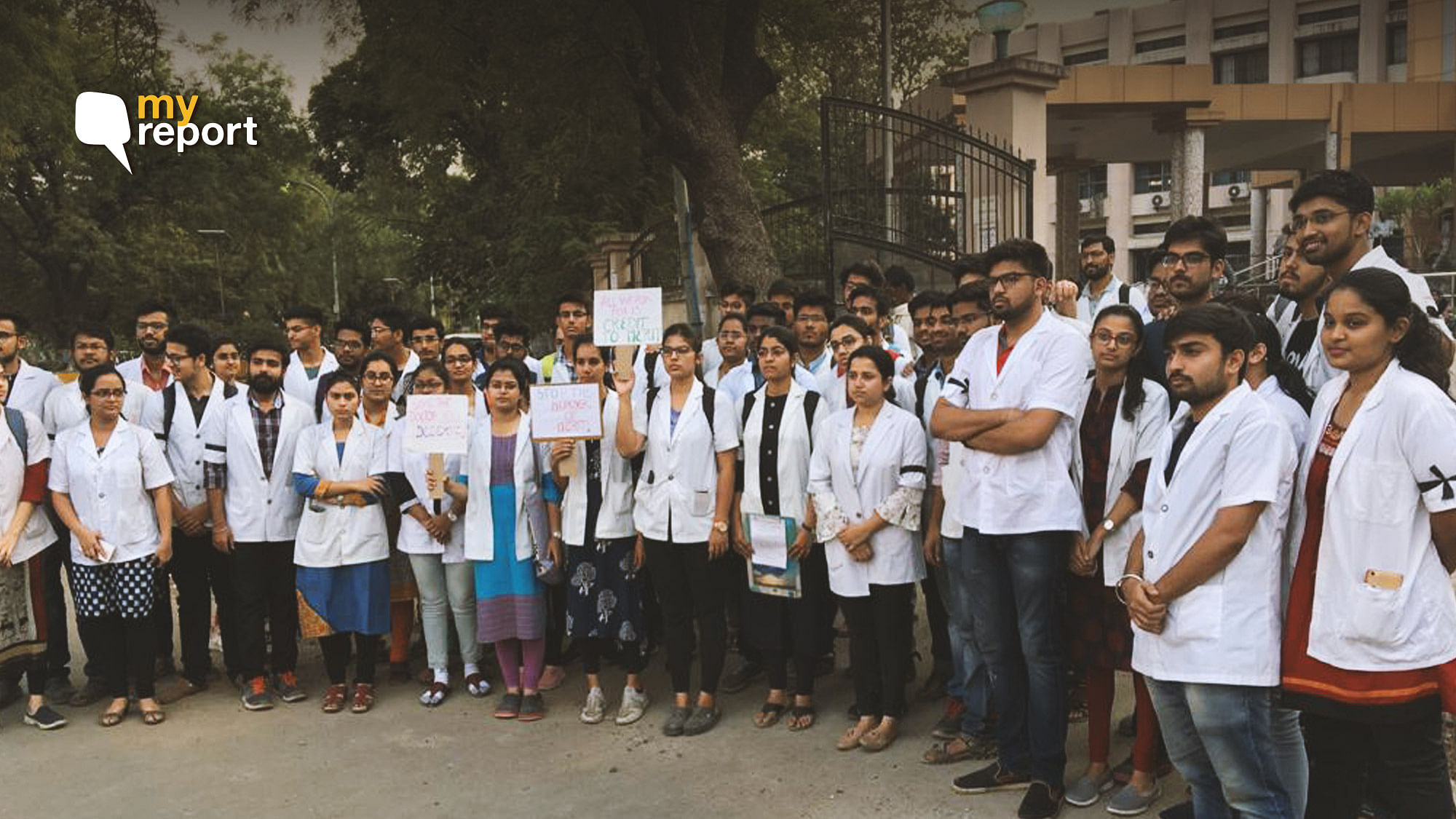 Students protest at Grant Medical College, Nagpur, on 2 April.&nbsp;