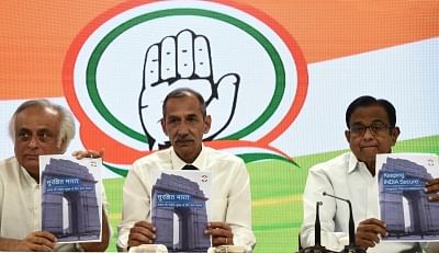 New Delhi: Former Northern Army Commander Lt. Gen. D.S. Hooda, former Union Minister Jairam Ramesh, senior Congress leader P. Chidambaram release national security plan, during a joint press conference, in New Delhi, on April 21, 2019. (Photo: IANS)