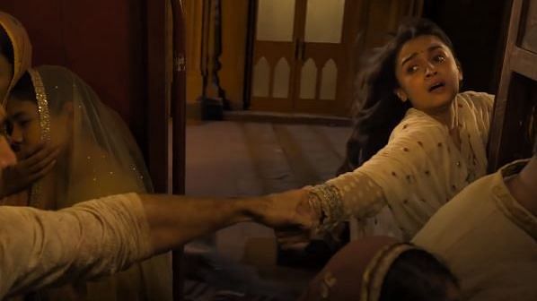 Alia in a still from <i>Kalank</i>.