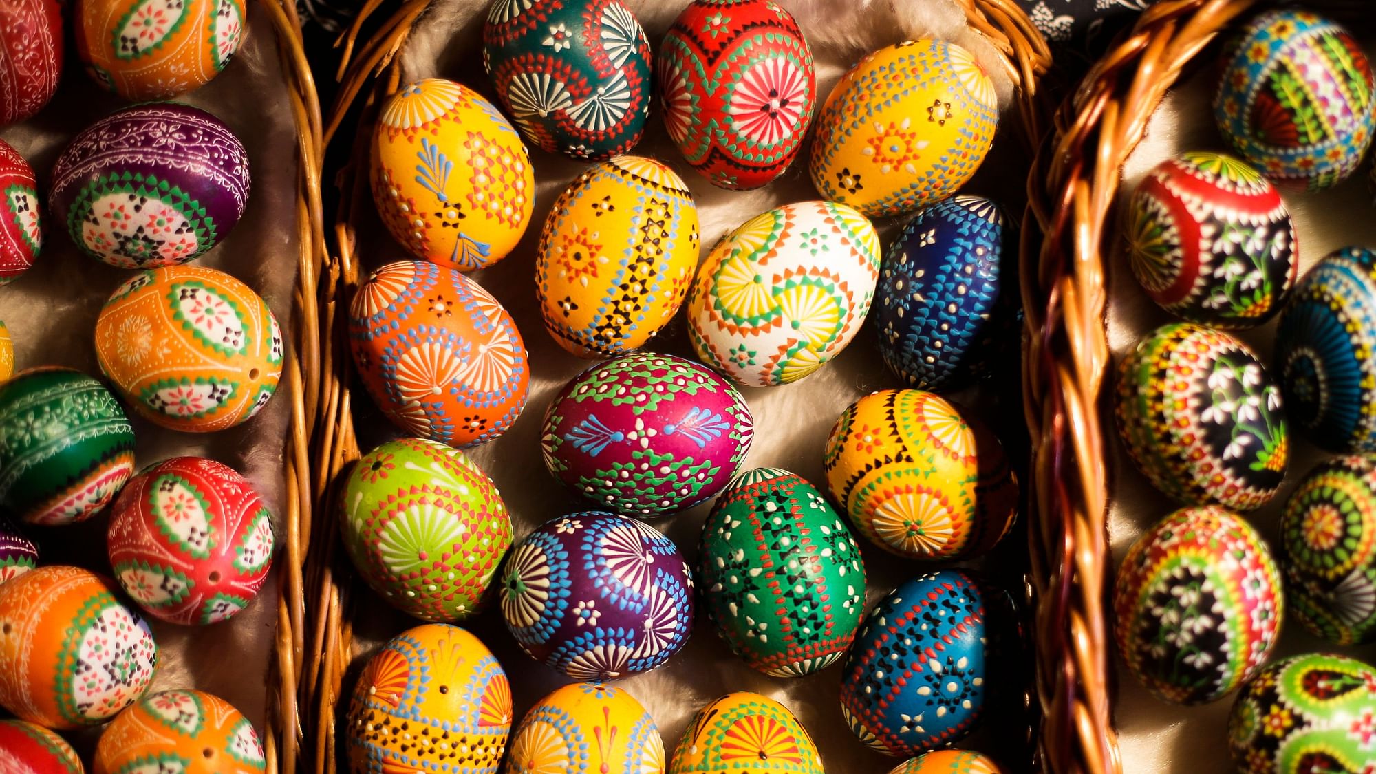 Easter 2019 Wishes: Most people from the Christian community decorate Easter eggs and treat each other with sweet delicacies, especially chocolates, to mark this day.