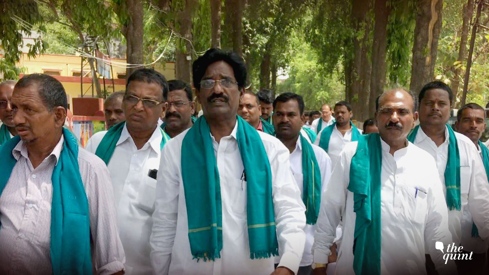 25 turmeric farmers from Telangana and Tamil Nadu will take on Prime Minister Modi from Varanasi.
