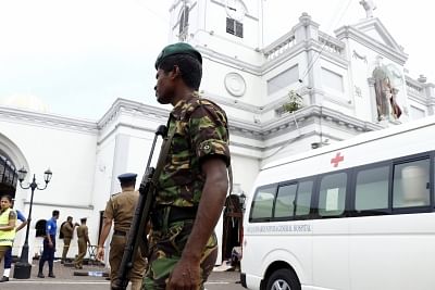 Colombo, April 21, 2019 (Xinhua) -- Security staff stand on guard outside the St. Anthony